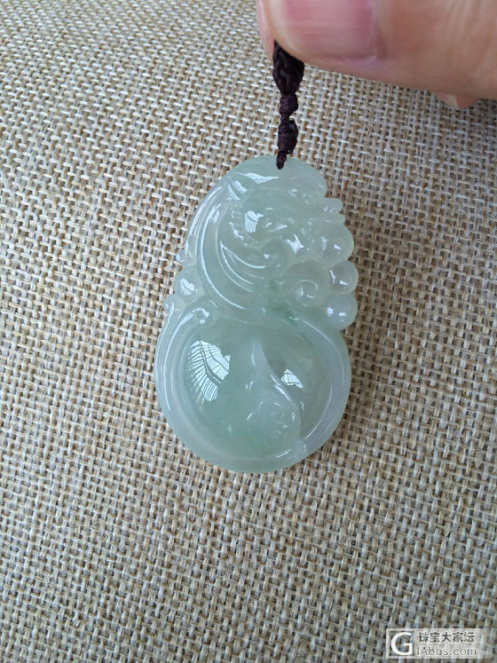 出一个翡翠如意 水润细腻有底色_挂件翡翠