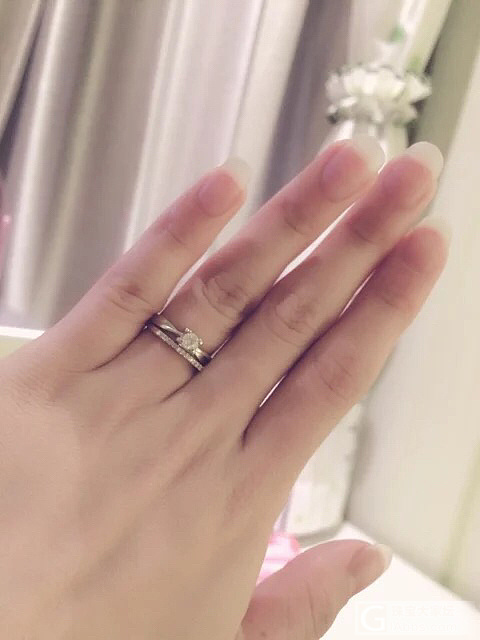 珂兰钻石买的小排钻 钻石完好 就是戒托是18k 略微有点发黄 750便宜出 证书_钻石