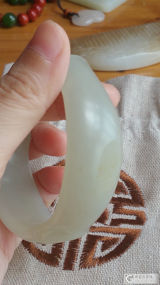 她笑说，你来了_手镯和田玉