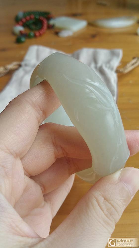 她笑说，你来了_手镯和田玉