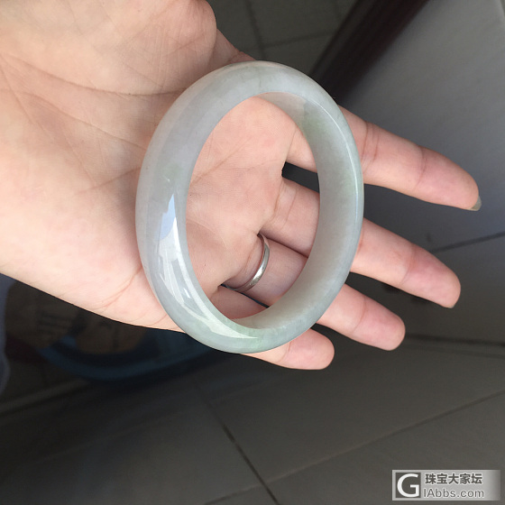 帮我看看这个中四价格值得入吗，谢谢啦_翡翠手镯