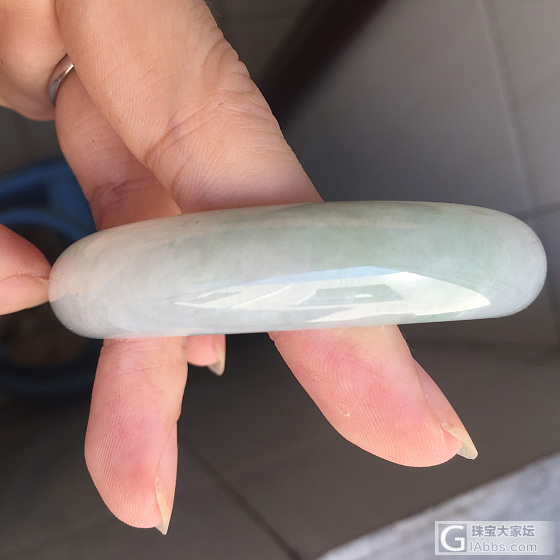 帮我看看这个中四价格值得入吗，谢谢啦_翡翠手镯