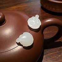 脂白和田玉籽料莲蓬_和田玉