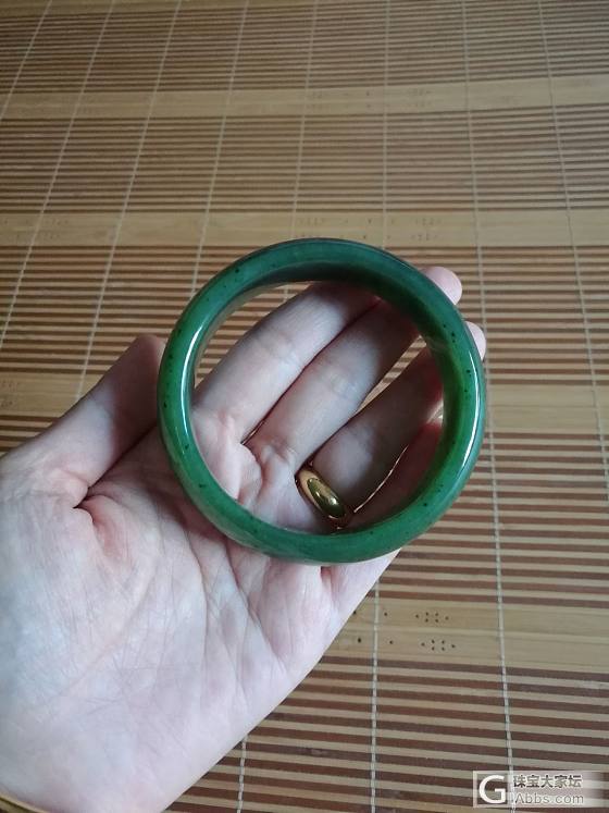 请大家帮忙估价～和田玉（碧玉）手镯_碧玉手镯