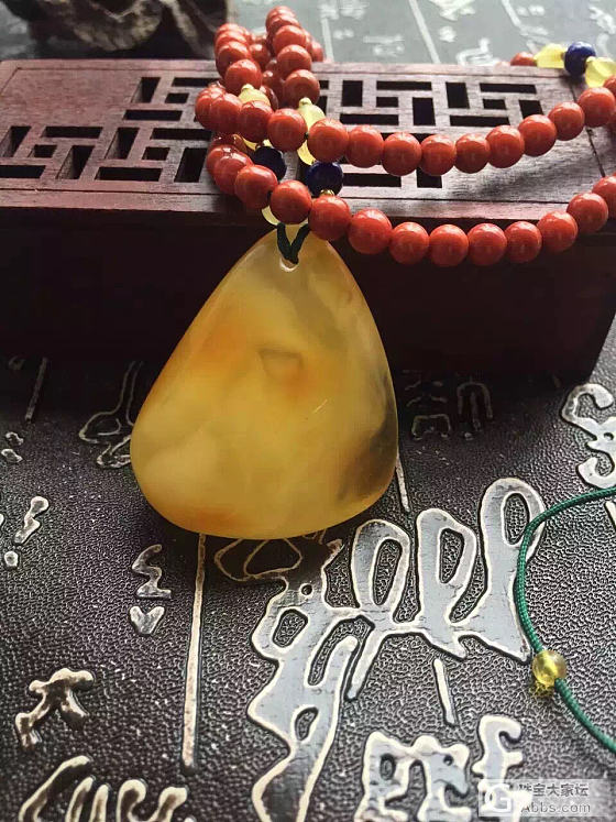 有几个自己磨的蜜蜡有没有喜欢的_吊坠蜜蜡