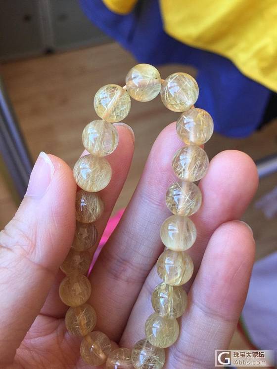 帮我看看这个发晶是真的吗？感觉不对啊_珠串发晶