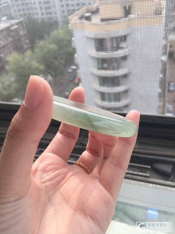 请各位帮看是棉线还是石纹或裂_手镯翡翠