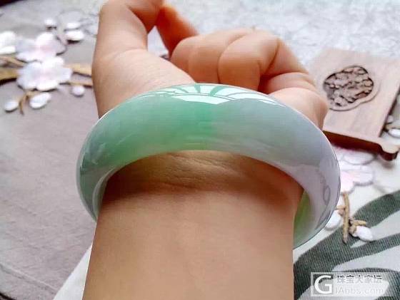 春彩镯子大家看看怎么样？能入吗？_手镯翡翠