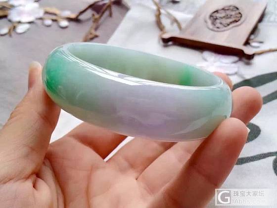 春彩镯子大家看看怎么样？能入吗？_手镯翡翠