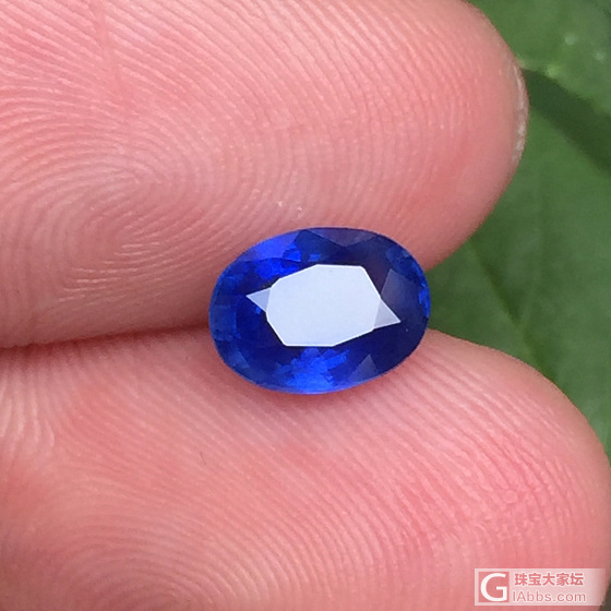 个人很喜欢的一颗无烧矢车菊蓝宝石，丝绒感很强，大家觉得怎样？_蓝宝石刻面宝石