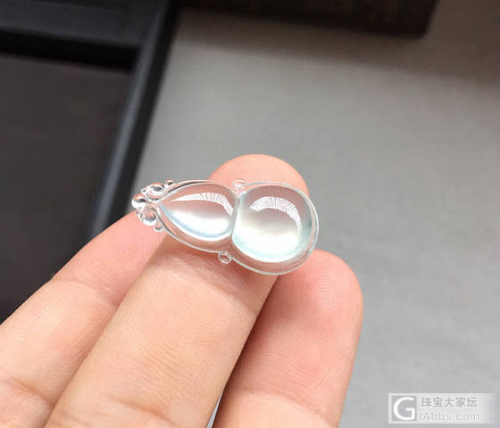 【翠园】纯美玻璃种强荧光葫芦  微信： hehuating8600_翡翠