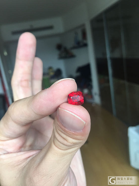 红红的哈哈_刻面宝石彩色宝石