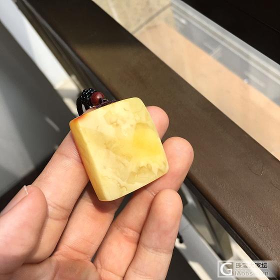 自刀重新出一块规整的 蜜蜡鸡油黄无事牌 价格美丽_牌子