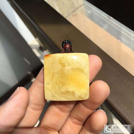 自刀重新出一块规整的 蜜蜡鸡油黄无事牌 价格美丽_牌子