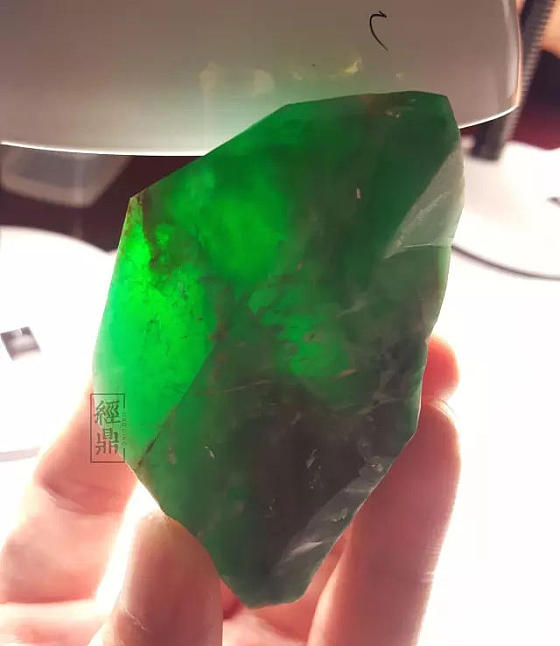 赌石，一刀切飙升2000万，已经成交。_赌石翡翠