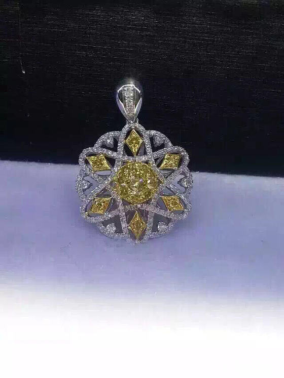 一枚黄钻吊坠，捡漏价_吊坠彩钻