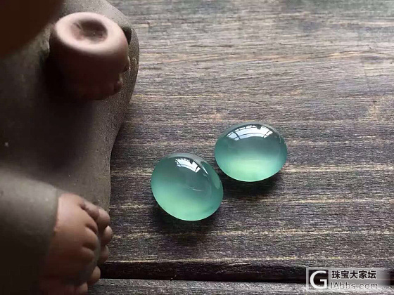 自然灵气的纯净蓝底蛋面
饱满丰盈，老坑细腻的料子。
纯净起光，天空蓝色的蓝底蛋面..._蛋面翡翠