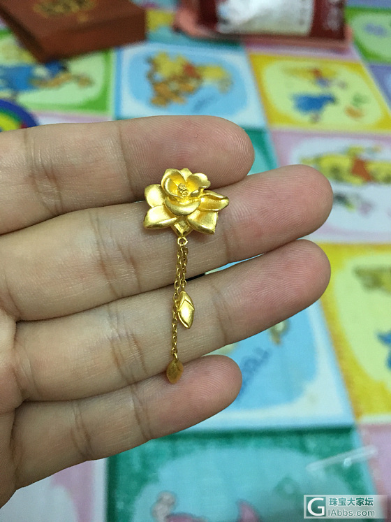 好像手里有个绝版小吊坠_吊坠金周大福