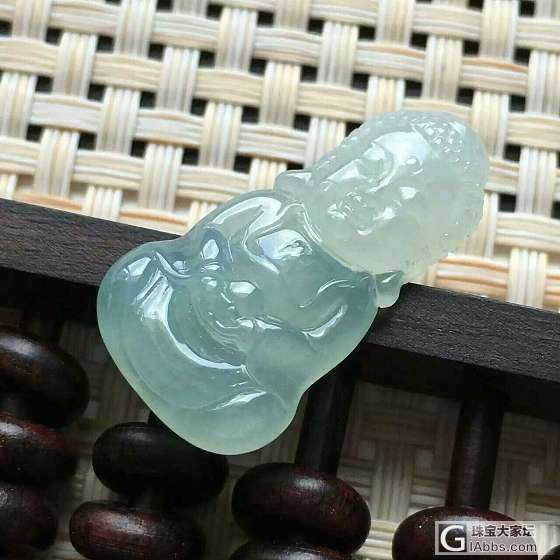 请帮我看下是真的天然翡翠吗？值好多钱？谢谢_翡翠