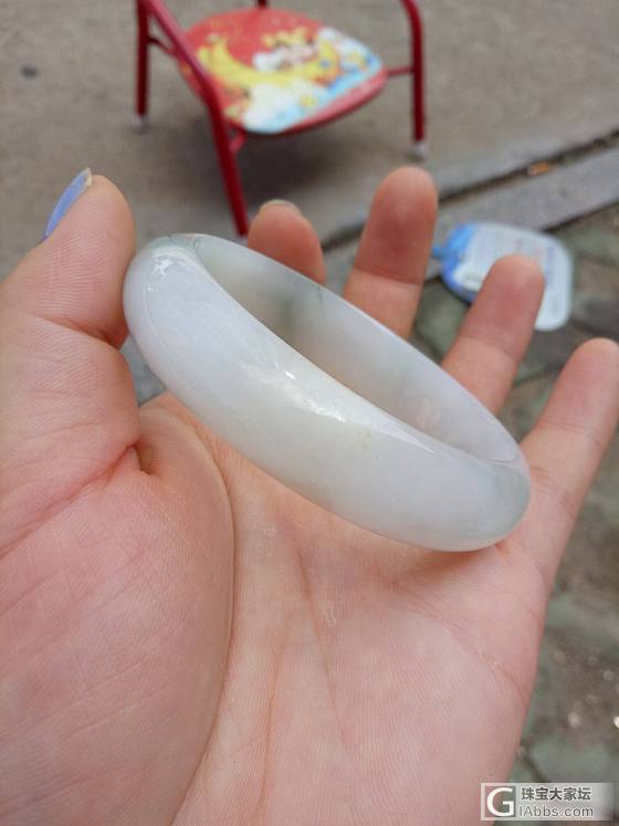 帮我看下这个镯子值多少钱_手镯翡翠