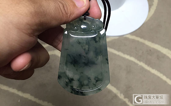 新入的翡翠 请大神们估价 很喜欢这枚 感谢感谢_翡翠