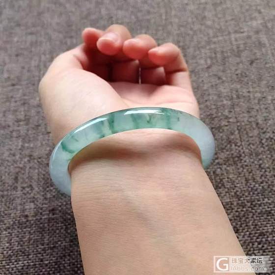 【百宝缘】8月30号看看新上的翡翠手镯，闪闪惹人爱_翡翠