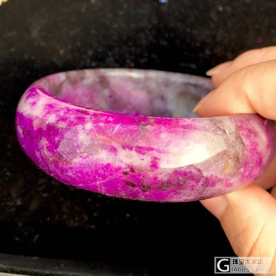 惊艳的小舒色彩，高贵的紫红手镯如妖媚的女子_手镯舒俱来
