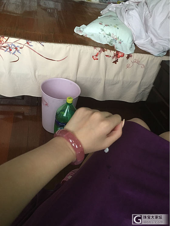 现在这个季节妹子们都手上戴着什么呀_粉晶手排