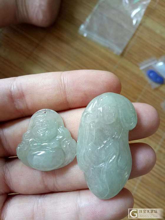求冰种飘花佛公裸坠一枚_翡翠