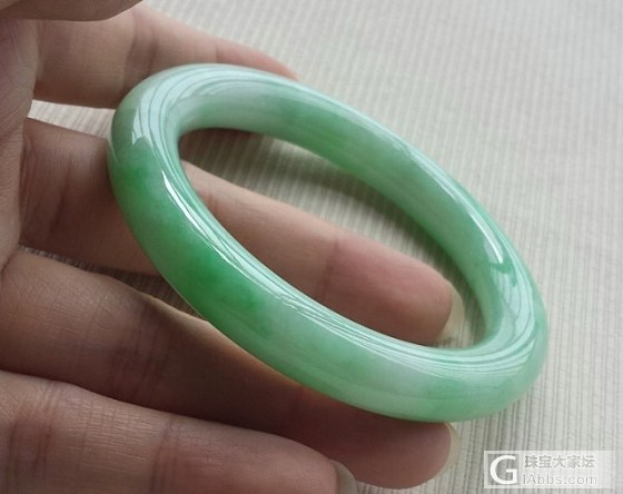 请大家帮忙看镯子，，，，谢谢_手镯翡翠