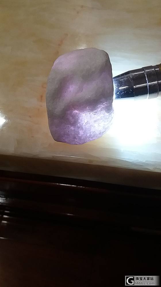 又来了一个小灯泡 ，开窗肉细，小精品 ！_翡翠赌石