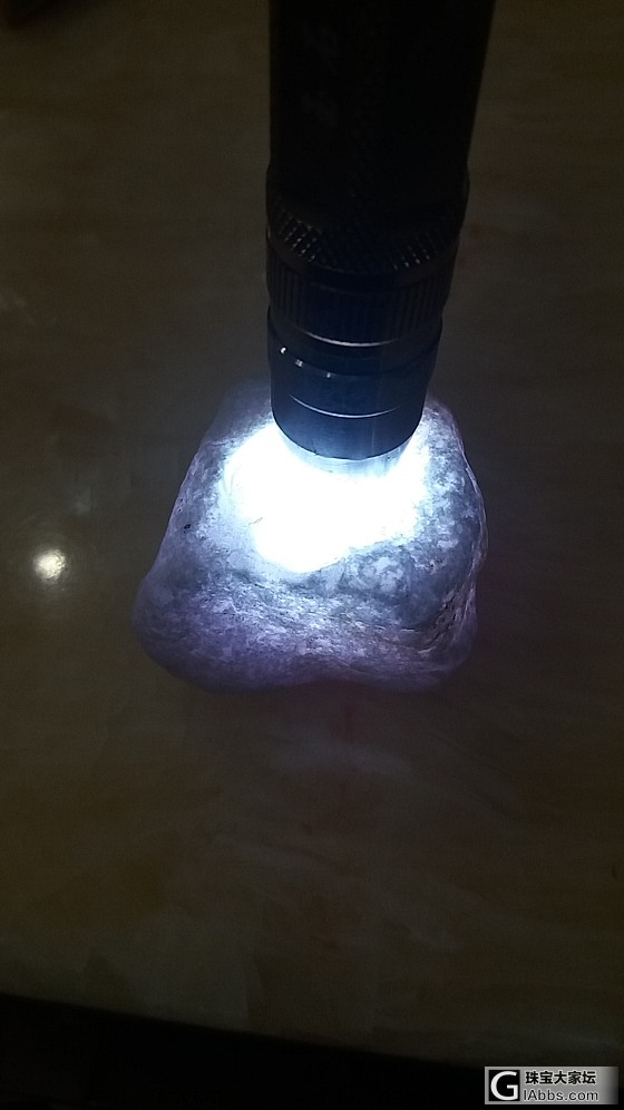 又来了一个小灯泡 ，开窗肉细，小精品 ！_翡翠赌石