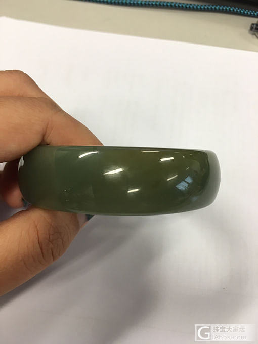 这个买来送妈妈，她嫌太重了，想出，请问能出多少？_手镯和田玉