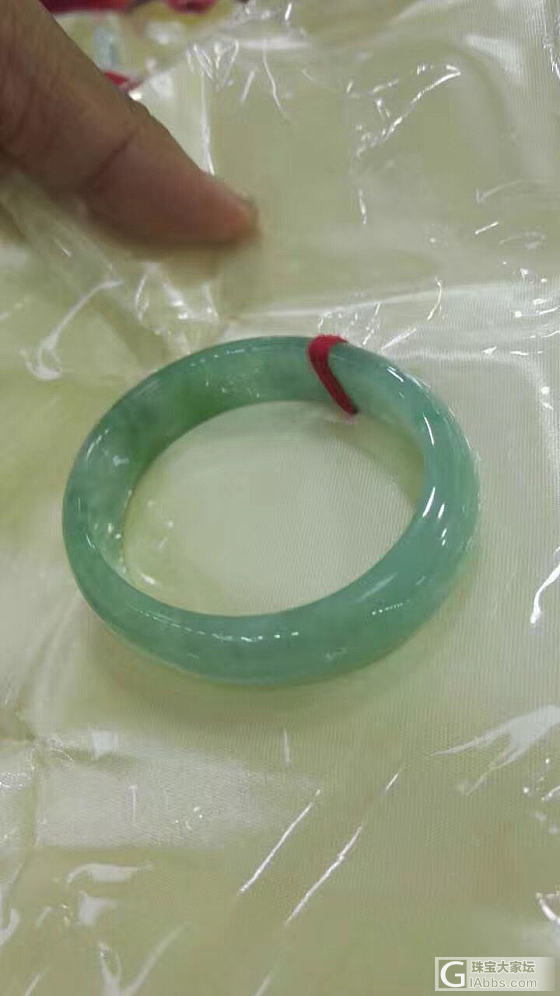 天然冰绿翡翠手镯54.5_手镯翡翠