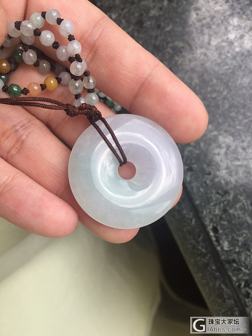 出自己闲置多年的春带彩翡翠平安扣_翡翠