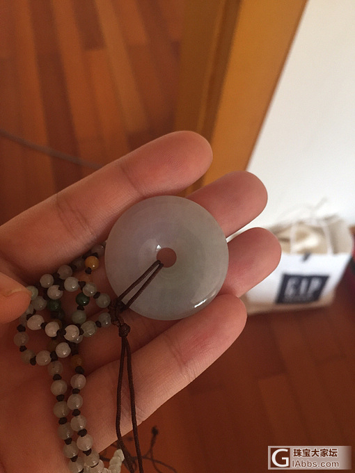 出自己闲置多年的春带彩翡翠平安扣_翡翠