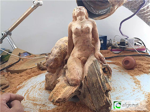 新作纯手工雕刻《豹女》_木雕