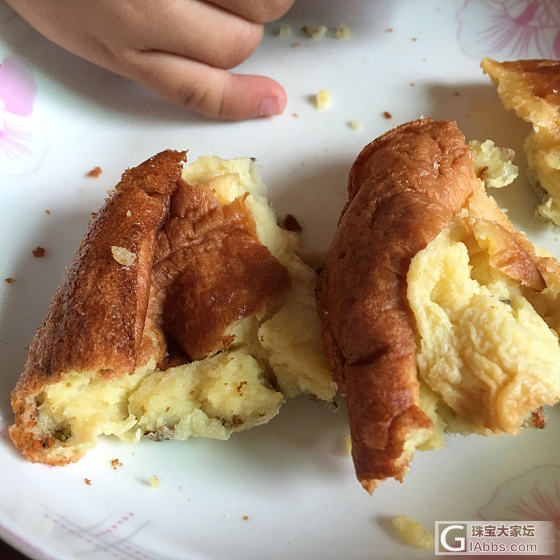 儿子的早餐，昨晚电饭煲烤的_育教亲子美食