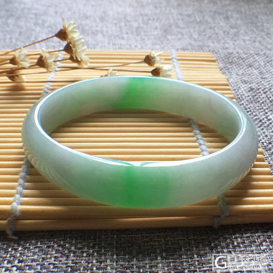求购一只翡翠手镯_手镯翡翠