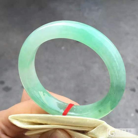求购一只翡翠手镯_手镯翡翠