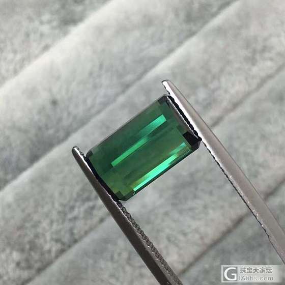 电光绿碧玺
5.89ct 
全净无暇
火彩棒极了
完美的一颗
微mmdzhubao_刻面宝石碧玺