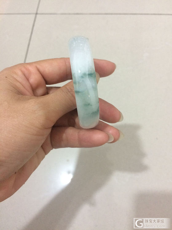 大神们看看这手镯值多少价？_手镯翡翠