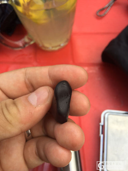 75克拉的原石，相当不容易见到_原石尖晶石
