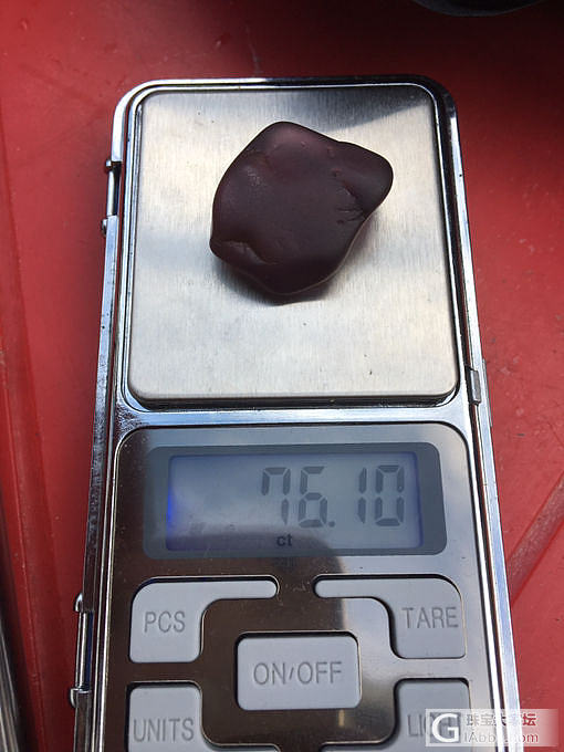 75克拉的原石，相当不容易见到_原石尖晶石