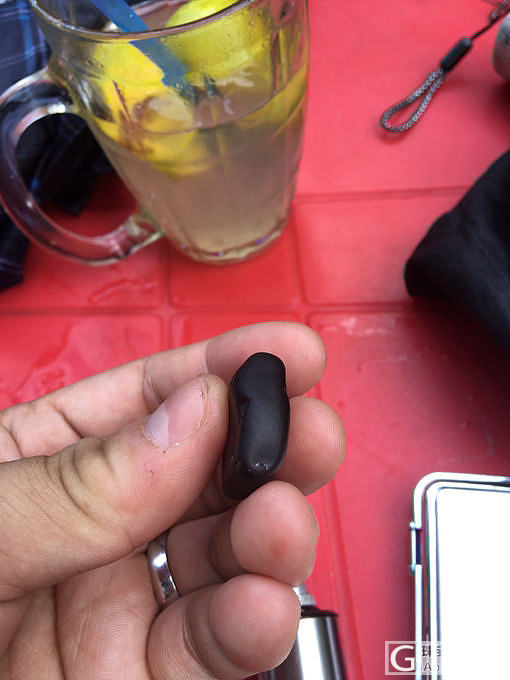 75克拉的原石，相当不容易见到_原石尖晶石