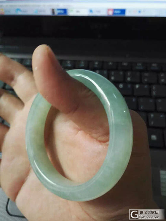 两个镯子买哪个_手镯翡翠