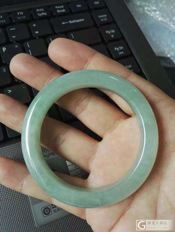 两个镯子买哪个_手镯翡翠