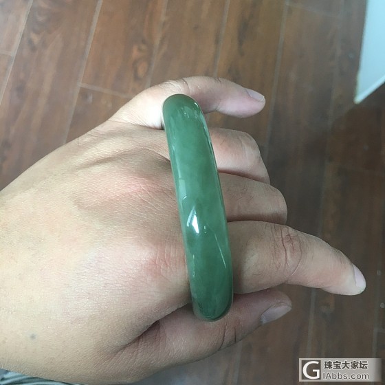 刚转的手镯拿不下来了_手镯碧玉