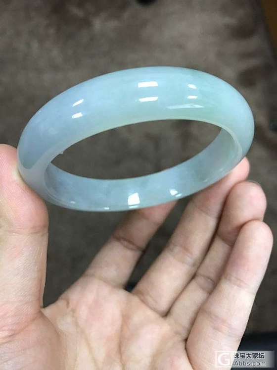 小白一枚，想入一支翡翠手镯，望大神们给点意见！_手镯翡翠