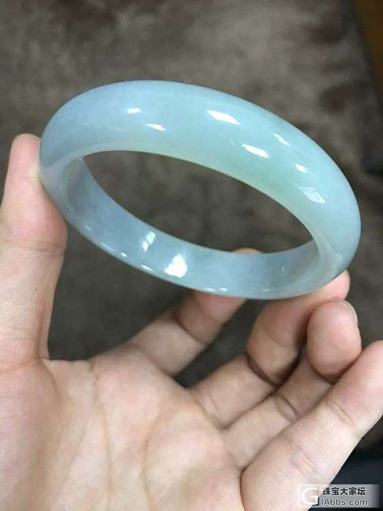 小白一枚，想入一支翡翠手镯，望大神们给点意见！_手镯翡翠